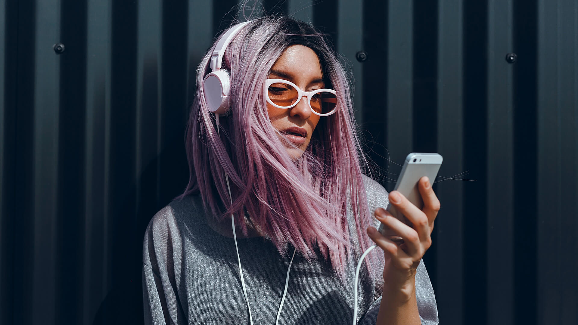 Helen Lamonta: How to Succeed When Going On a Karaoke Night
